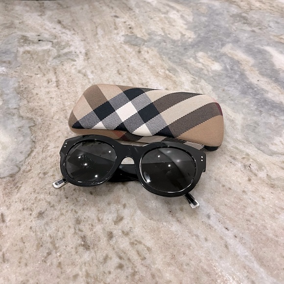 Burberry Sunglasses - Picture 2 of 5